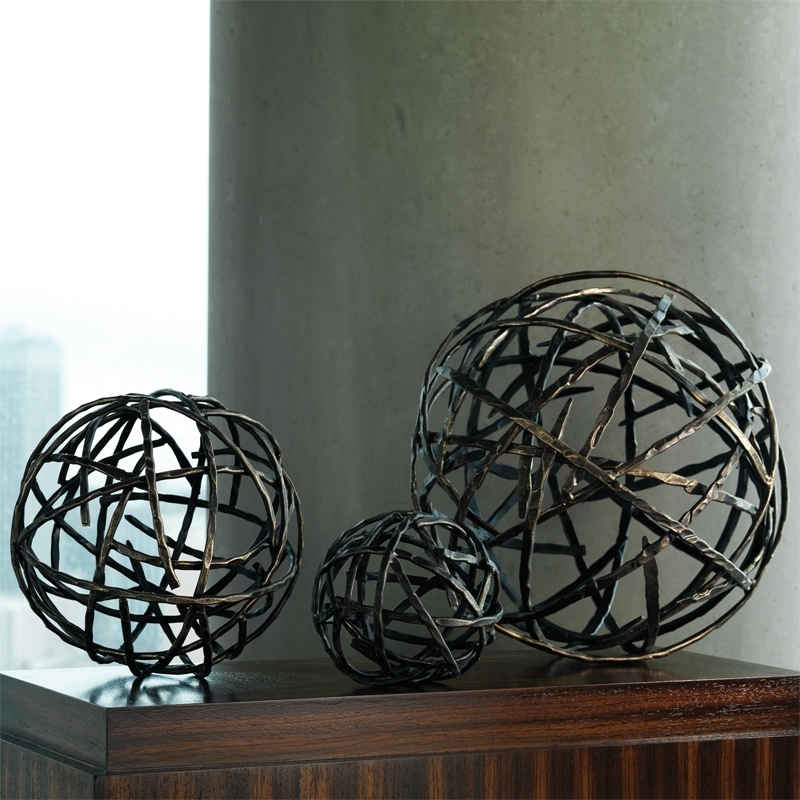 strap-sphere-medium-roomshot1
