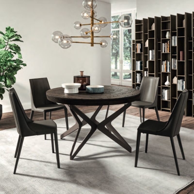 The-Big-Round-Natural-Ancient-Oak-Roomshot1