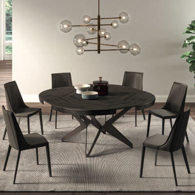 The-Big-Round-Natural-Ancient-Oak-Roomshot2